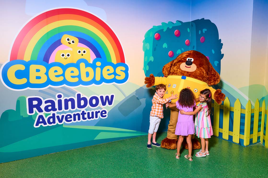 CBeebies Rainbow Adventure - Mascot and children