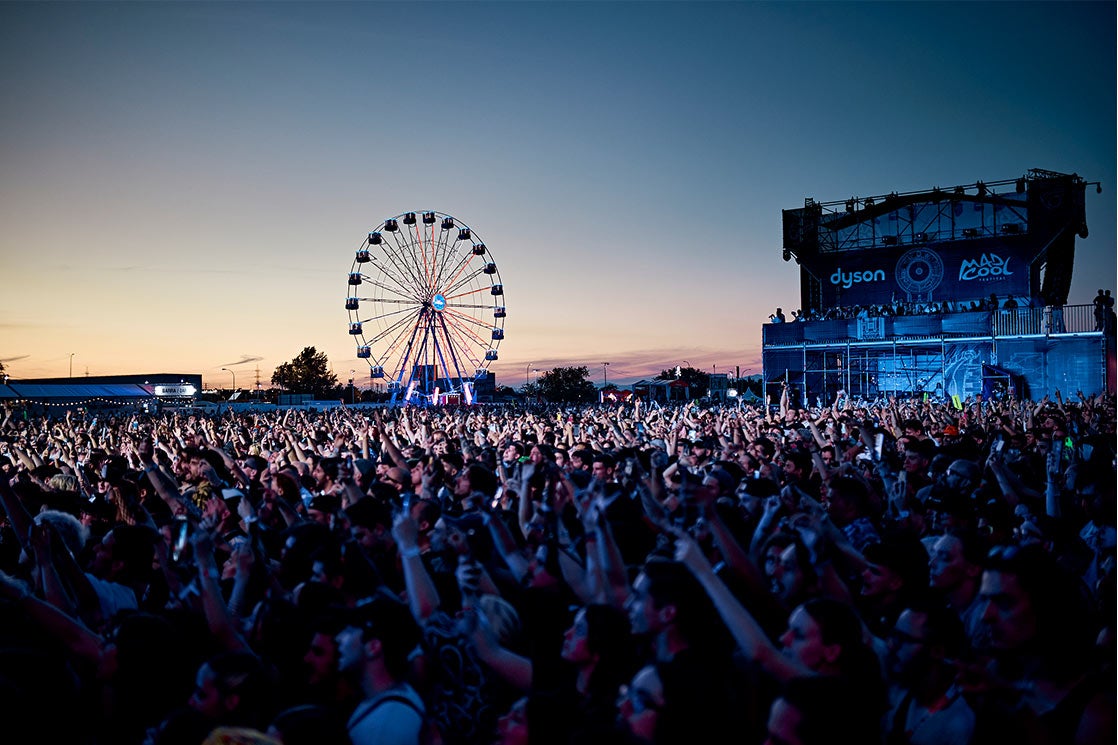 Mad Cool Festival Gallery ferris wheel and people