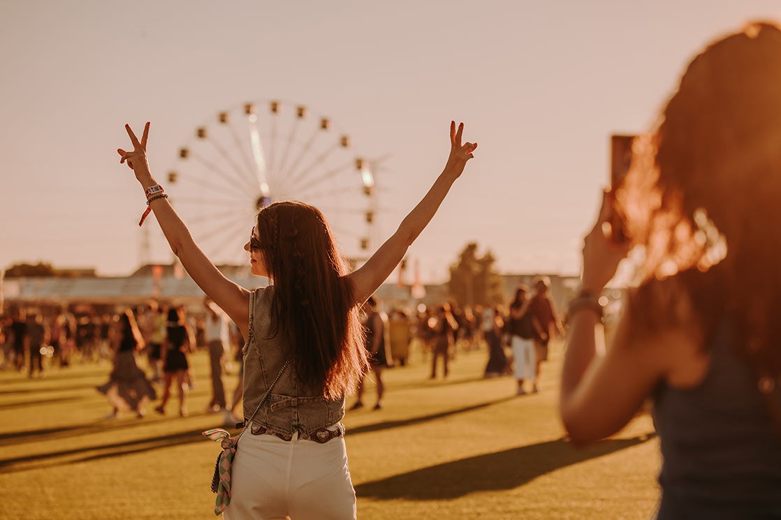 Mad Cool Festival Gallery person with arms raised