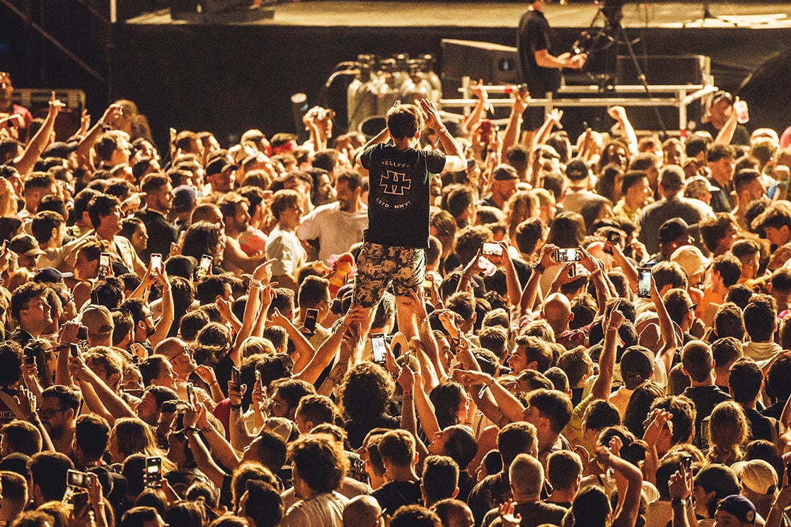 Mad Cool Festival Gallery person standing on someone shoulders 
